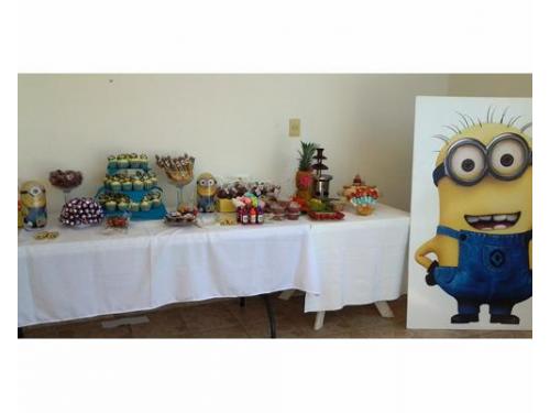 Mesa de postres minion