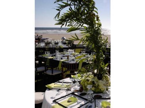 Arreglos altos con palmas