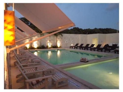 Alberca iluminada