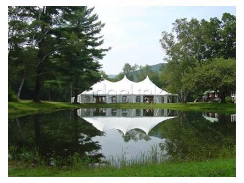 Grandioso montaje cerca del lago