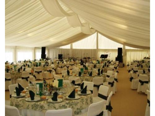 Las carpas y los mobiliarios siempre de la mejor calidad