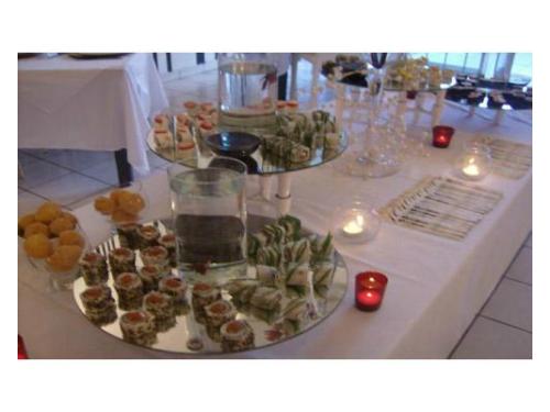 Barra de sushi decorada