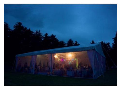 Montaje en el jardín con carpa