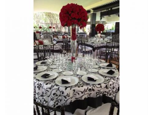 Centro de mesa alto con rosas