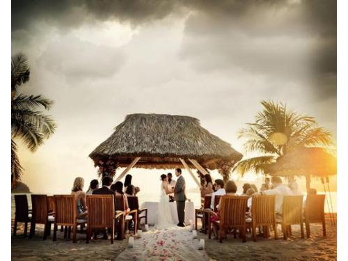 Novios en su ceremonia