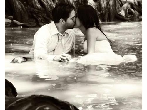 Novios en agua