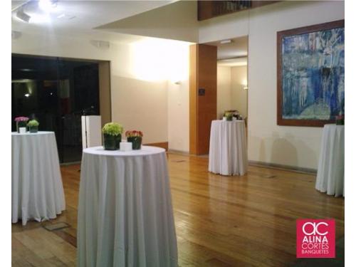 Mesas altas para un ambiente lounge