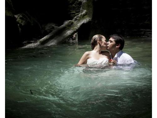 Beso en el agua