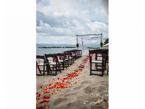 Montaje en la playa para ceremonia
