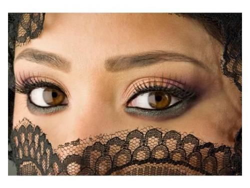 Logra cautivadoras miradas