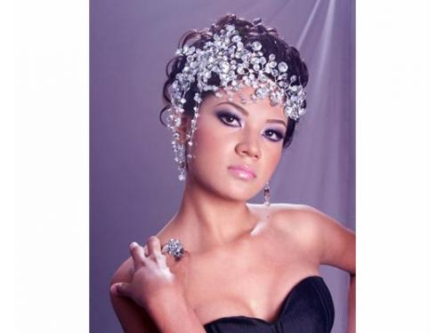 Cabello impecable y maquillaje perfecto