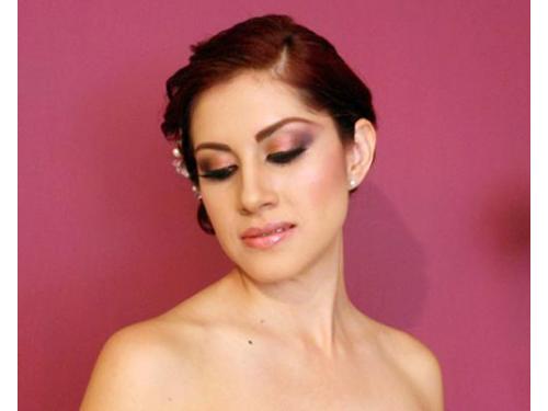 Peinado recogido con tocado