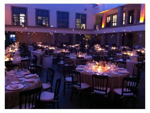 Montaje con centro de mesa iluminado