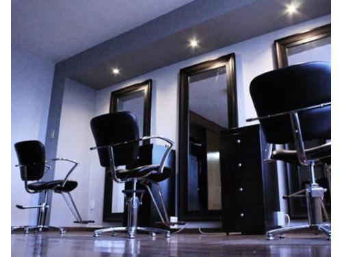 Área de peinado y maquillaje