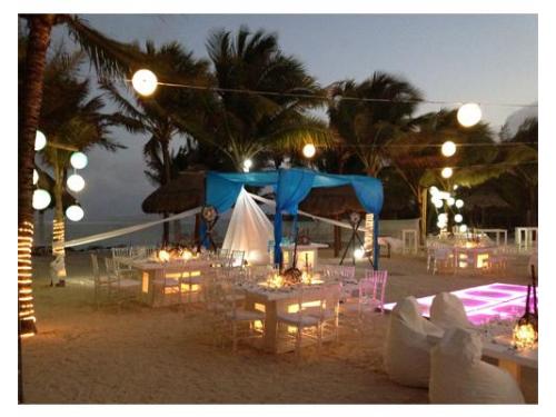 Vista nocturna del montaje