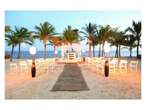 Montaje de ceremonia en club de playa