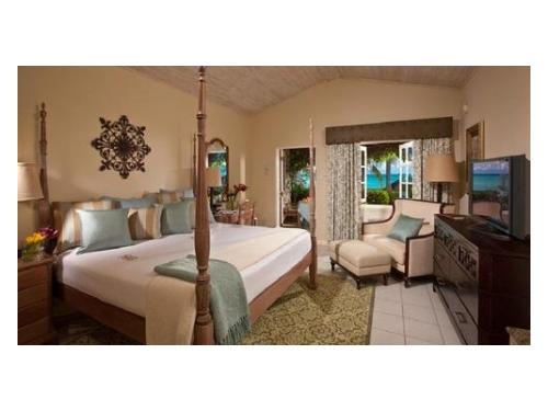 Disfruten de bellas vistas a las turquesas aguas del mar caribe.