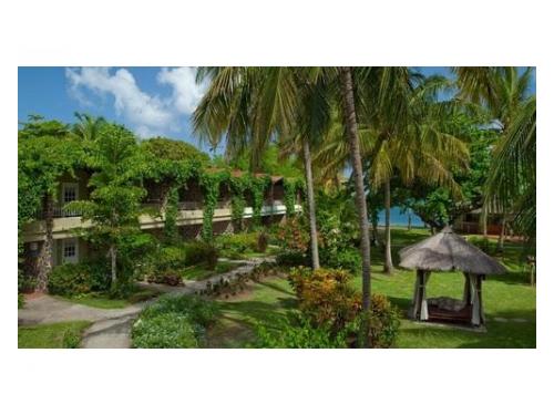 La tranquilidad y el romance se funden en el exuberante paisaje que les rodea