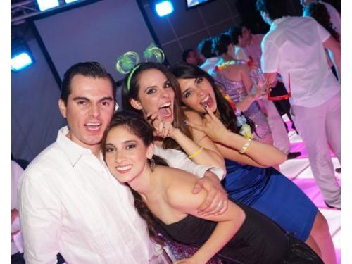 El más vendido de los medianos de  invitados.180 a 250