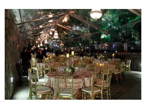 Montaje con carpa transparente