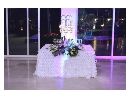 Mesa principal decorada