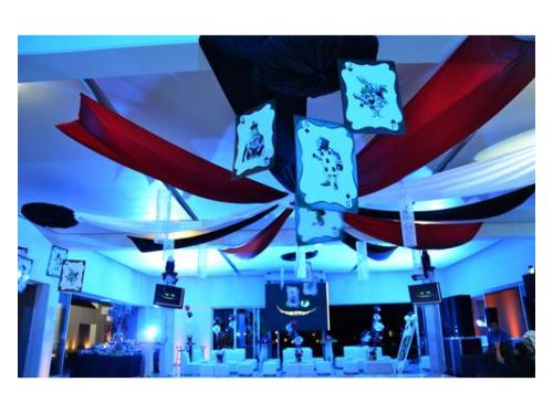 Arreglo con telares en el techo