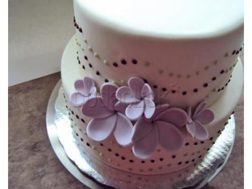 Pastel de boda con trabajo en fondant