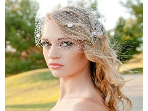 Colocación de velo o accesorios en el cabello