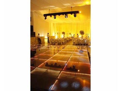 Pista de baile con iluminación