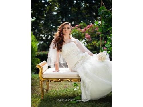 Luce hermosa de pies a cabeza