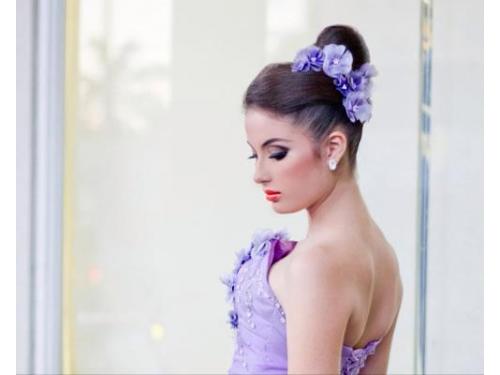 Luce hermosa de pies a cabeza