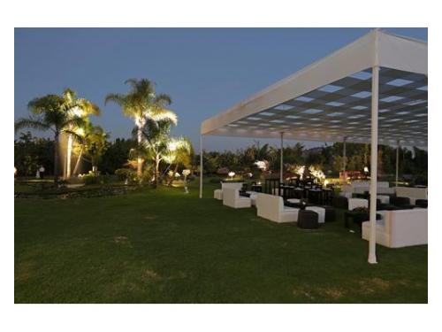 Montaje lounge en jardín