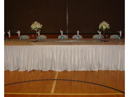 Detalles florales en la mesa