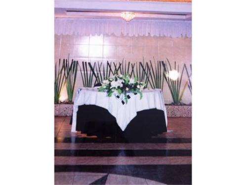 Decoración mesa de novios