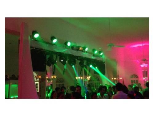 Audio lineal e iluminación robótica