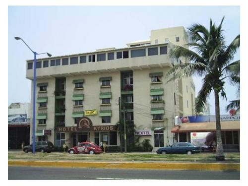 Fachada del hotel kyrios