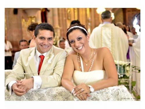 Novios posando para la foto