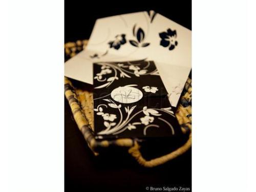 Invitación con motivos florales