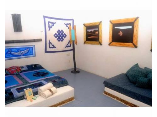 Habitación decorada en tonos azules