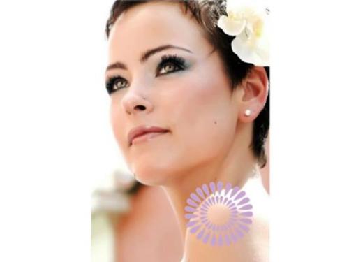 Maquillaje natural en tonos azules