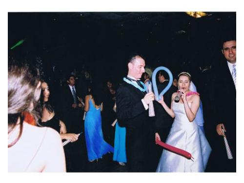 Novios divirtiéndose