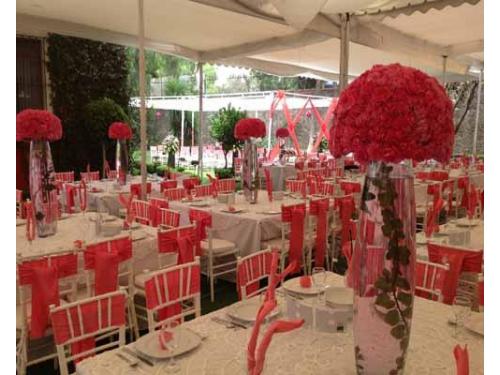 Esferas y moños rojos