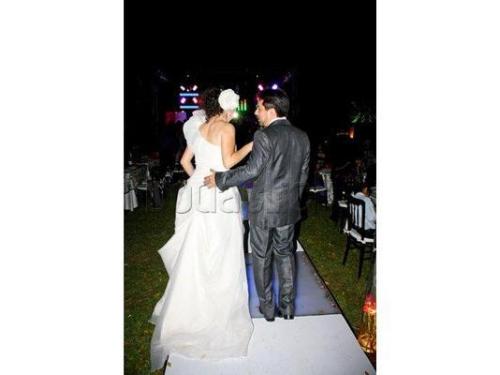 Novios en el pasillo de tarima