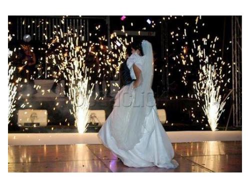Primer baile de los novios con pirotecnia