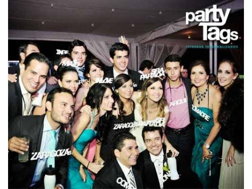 Los invitados felices