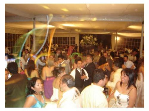 Invitados disfrutando de la fiesta