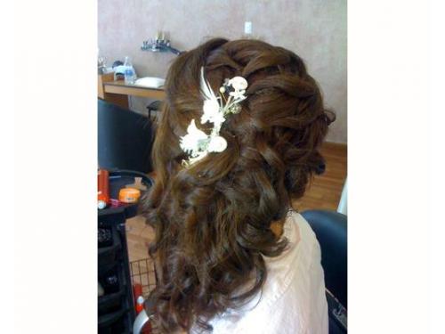 Peinado con tocado pequeño