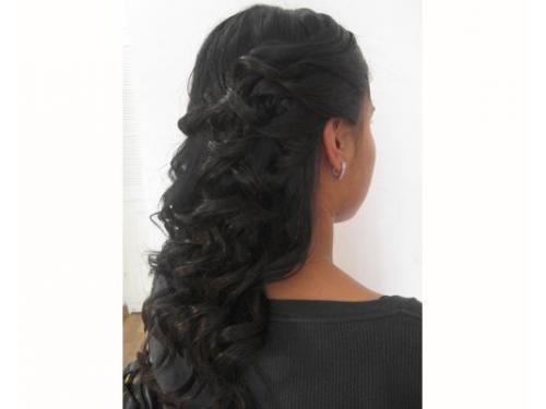 Peinado con ondulaciones hacia atrás