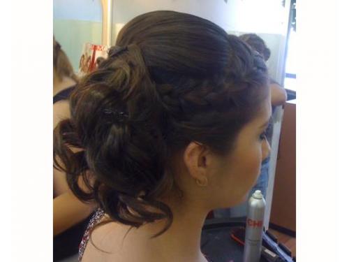 Recogido con trenza de lado