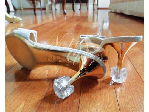 Evita lastimar pisos de madera